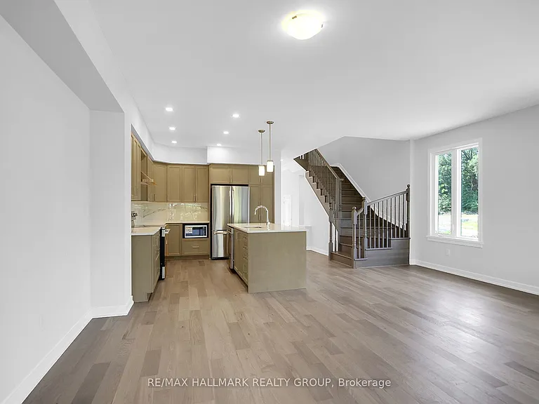 749 Newstead Cres — Photo 15