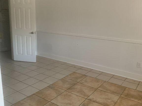 5th image of 2946 Camellia Dr #A