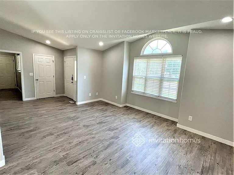223 N 49th Avenue Ct — Photo 4