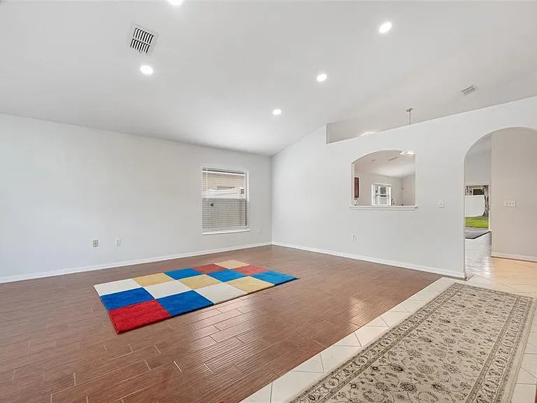 2743 Stanwood Dr — Photo 2