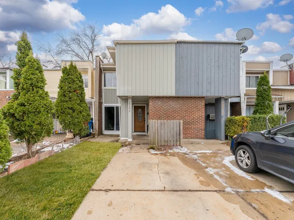 2015 Berkshire Cir Unit E, Carpentersville, IL 60110