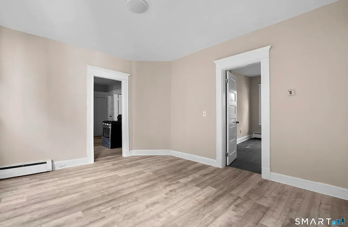 4 bed, $1,600 — Photo 4