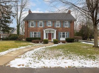 1009 Yorkshire Rd, Grosse Pointe Park, MI 48230