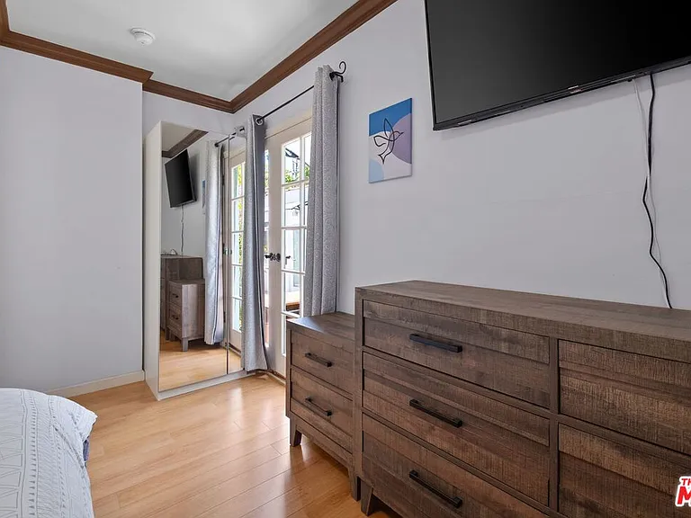471 S Clark Dr — Photo 23