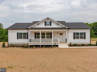 915 Levi Rd, Green Bay, VA 23942