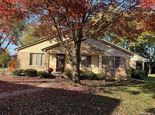 31676 Breezeway, Chesterfield, MI 48047