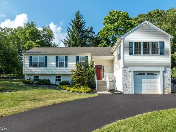 1425 Parkland Rd, Coopersburg, PA 18036