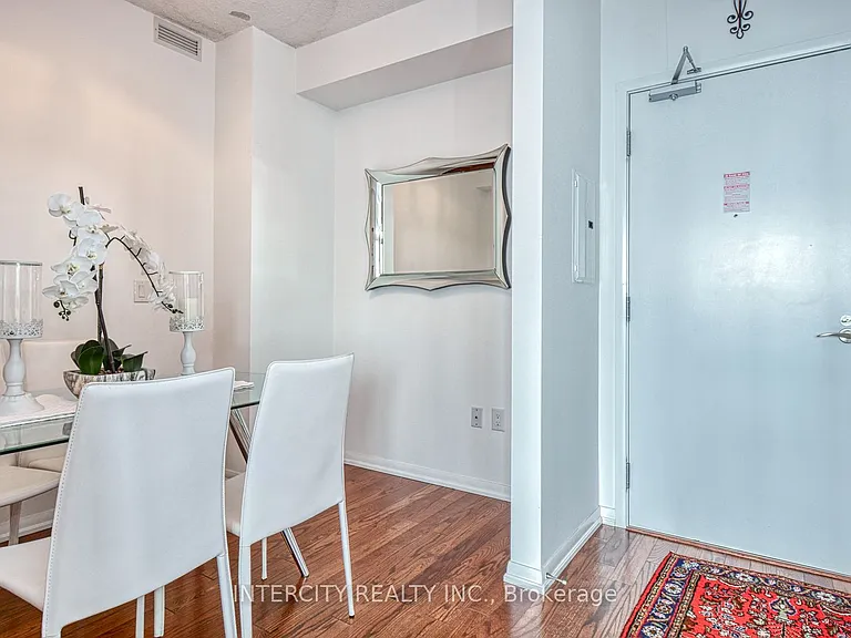 800 Lawrence Ave W #2014 — Photo 2