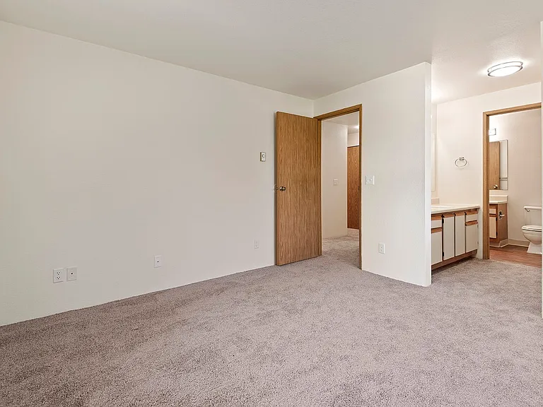 Glenbrook Apartments — Photo 27