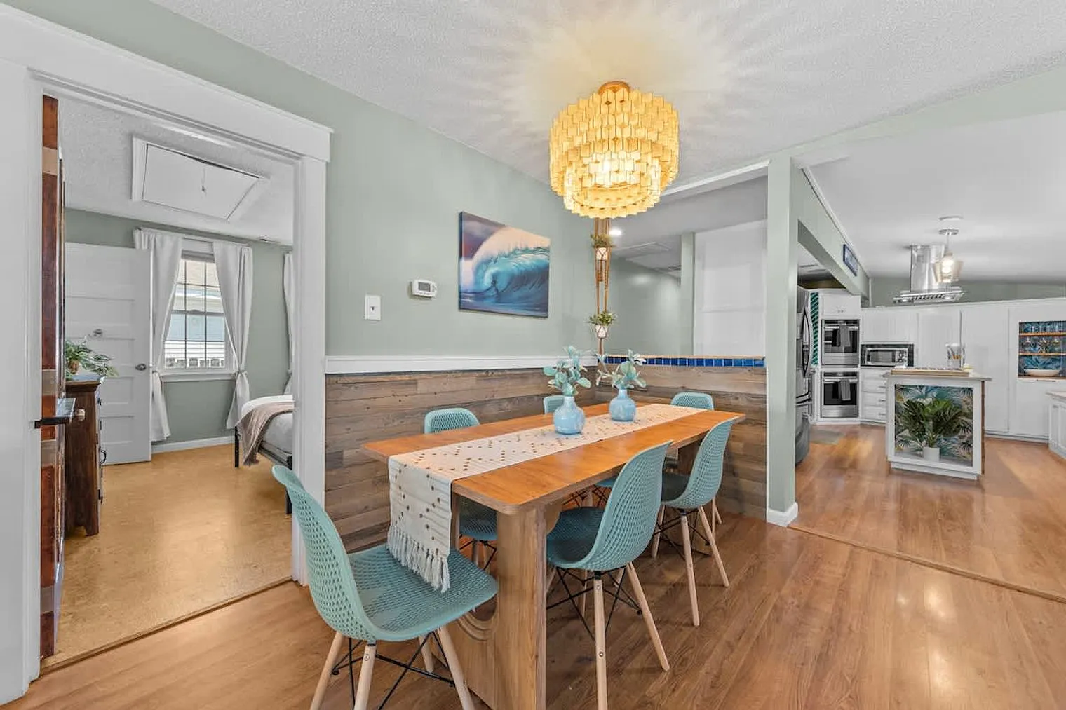 3 bed, 2.0 bath, 1646 sqft, $6,341 — Photo 4