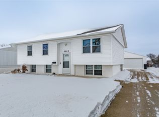 6008 Eastview Ave SW, Cedar Rapids, IA 52404