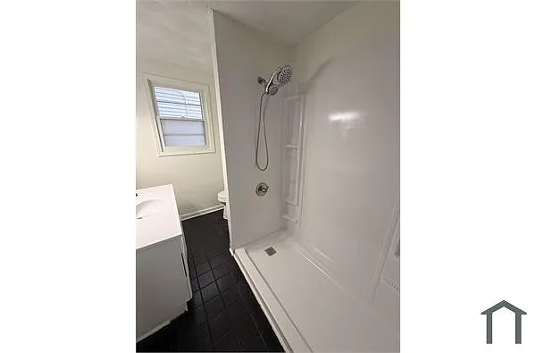Building Photo - 1813 W Gaulbert Ave #1