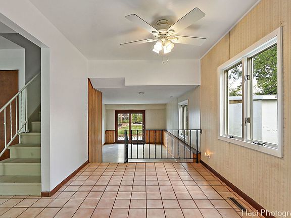 3rd image of 517 Grandview Dr