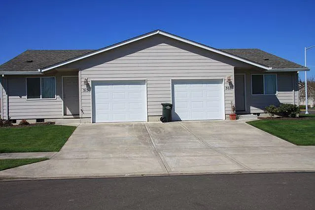 515 SW West Hills Dr — Photo 1