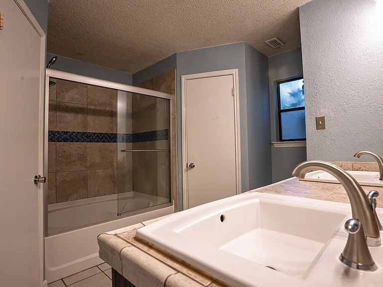 9904 Briar Ridge Dr — Photo 12