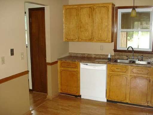 5th image of 311 Gilchrist Dr