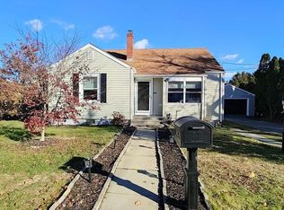 27 Suffolk Ave, Dartmouth, MA 02747