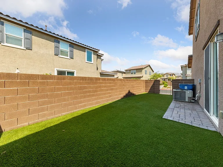 1103 Desert Dome Ave — Photo 2