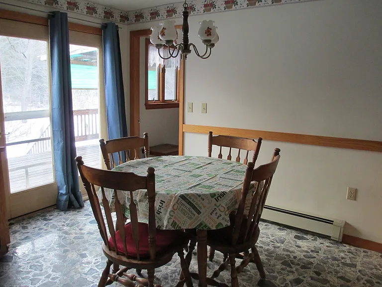 742 Essex St — Photo 15