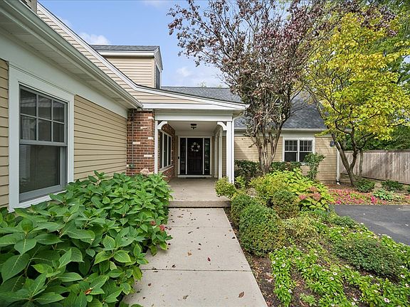 3rd image of 898 Bridlegate Ln