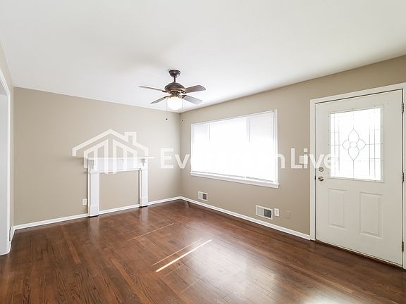 3rd image of 904 SW 14th Street Ter