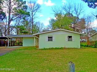 218 Summerhaven Dr, Yazoo City, MS 39194