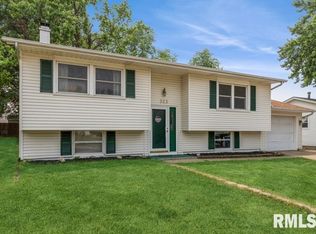 323 W Oak St, Eldridge, IA 52748