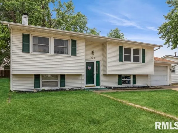323 W Oak St, Eldridge, IA 52748