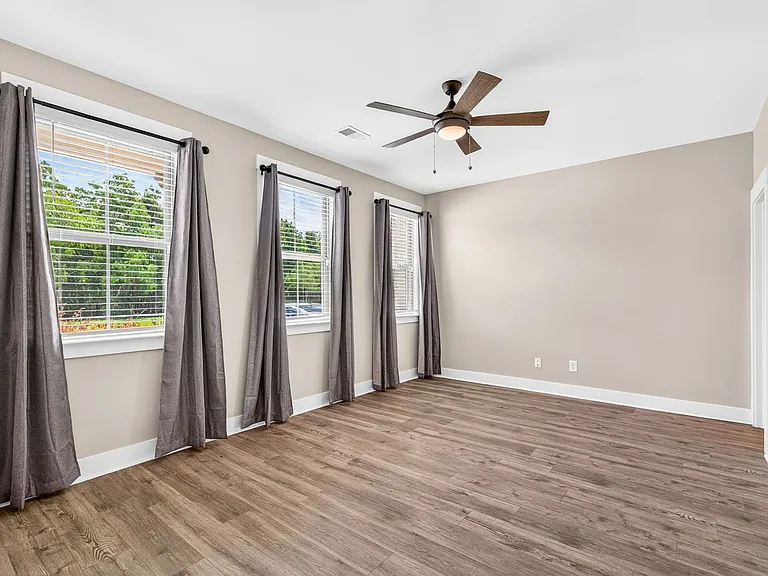 7795 Park Gate Dr — Photo 21