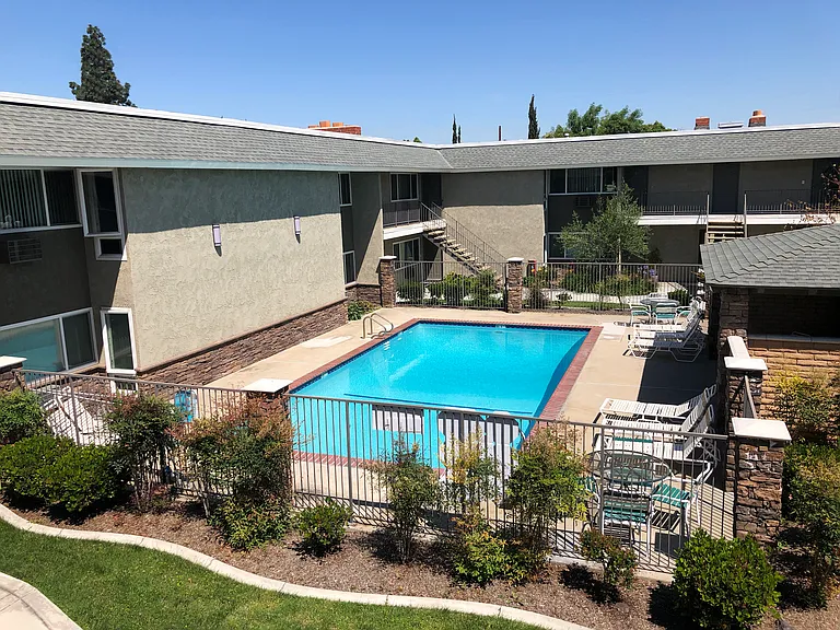 1350 N Cambridge St #14 — Photo 30