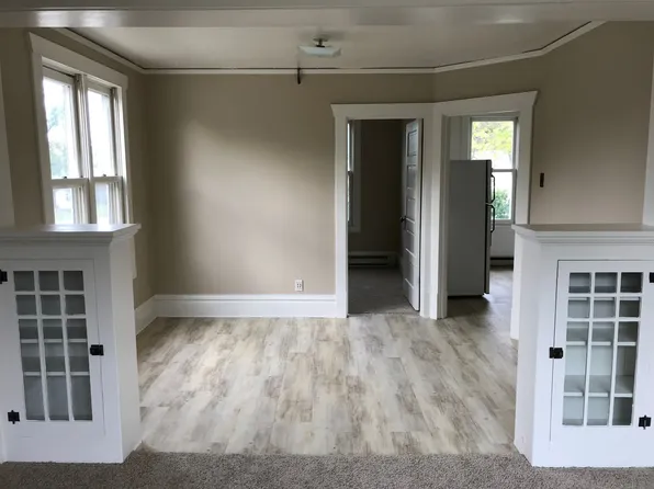 324 6th Ave SW, 324 6th Ave SW APT 4, Valley City, ND 58072