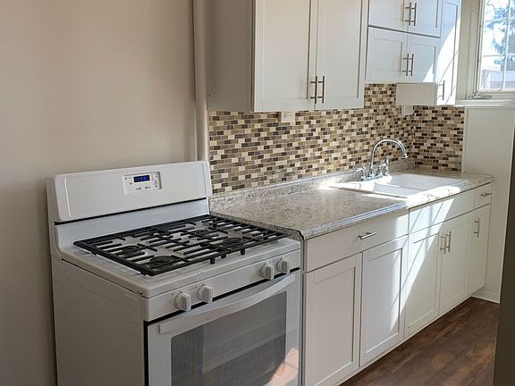 3rd image of 514 Poplar St Floor 1