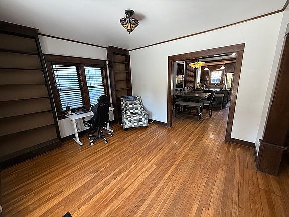 5th image of 108 W 61st Ter