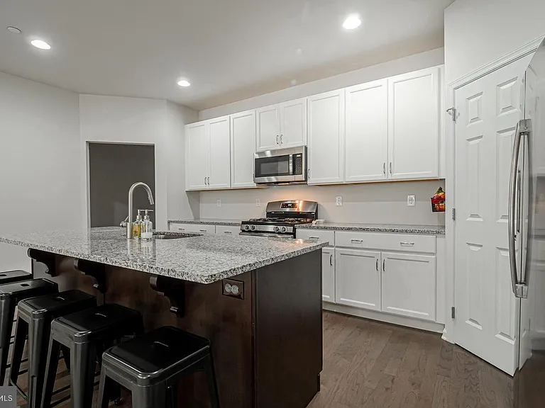413 N Orchard St — Photo 4