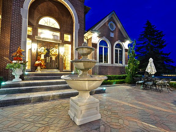 2nd image of 54400 Queensborough Dr