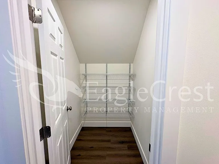 420 Ankeny St — Photo 51