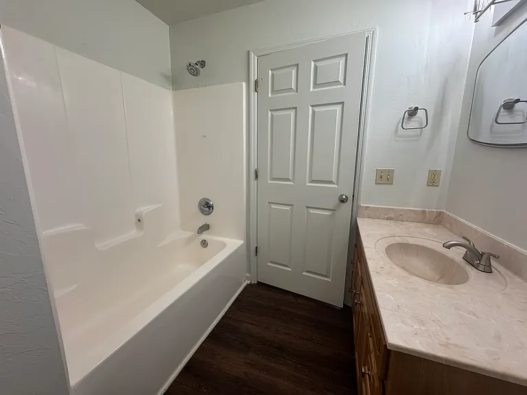 592 NW Turner Ave — Photo 4