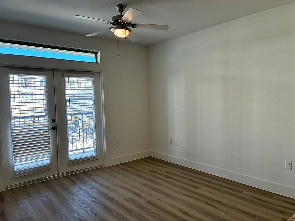 Building Photo - Oak Creek Way