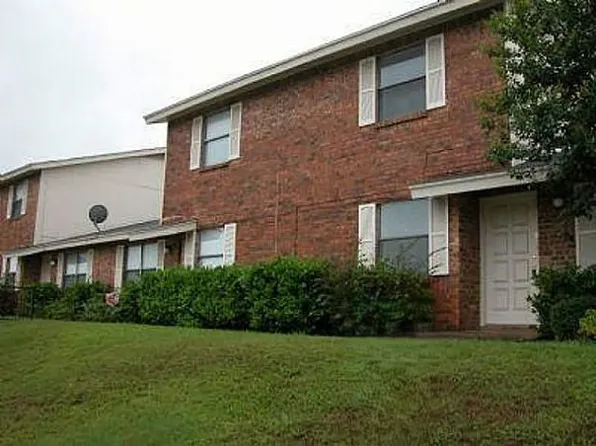 2713 Hurstview Dr, Hurst, TX 76054