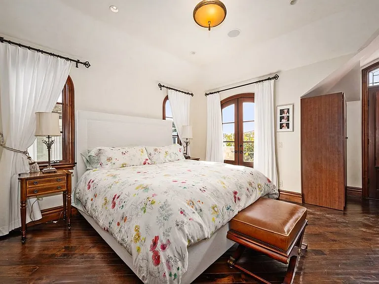 1104 W Bay Ave — Photo 42