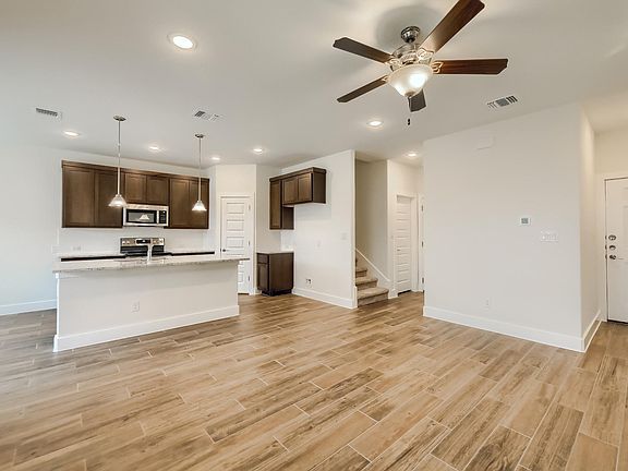 4th image of 633 Parkline Dr