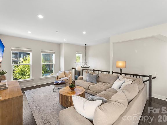 5th image of 2856 Grand Union Way