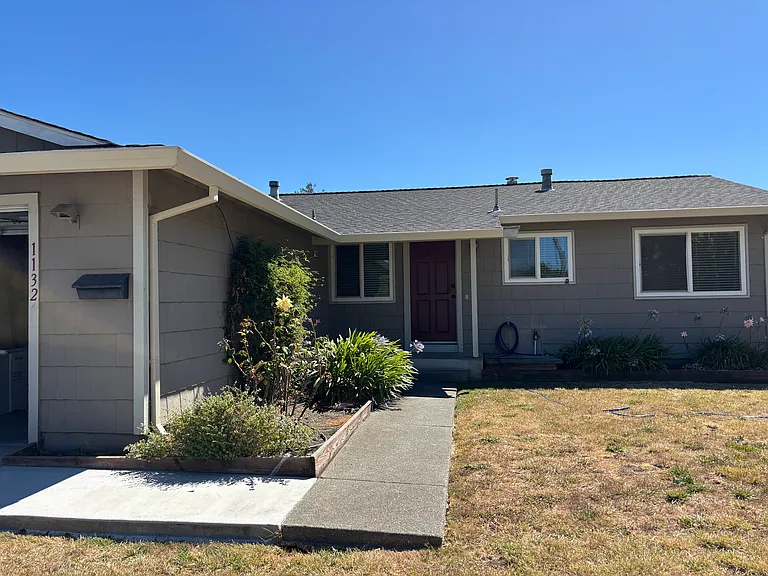 1132 Santa Barbara Way — Photo 2