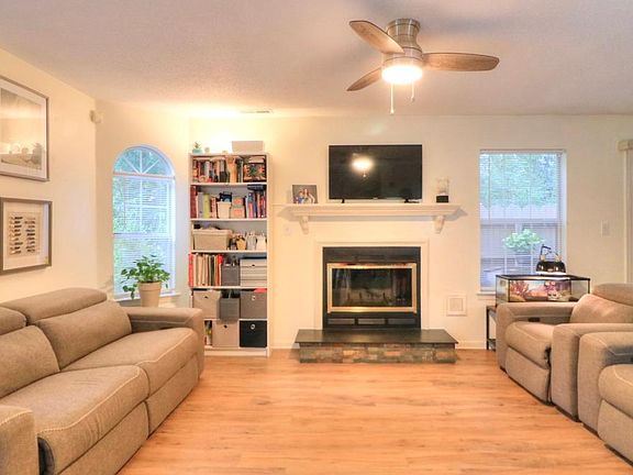 4th image of 1636 Cottenham Ln