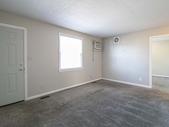 2nd image of 811C Golfview Pl