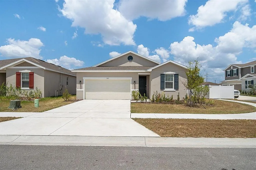 4 bed, 2.0 bath, 1928 sqft, $2,200 — Photo 1