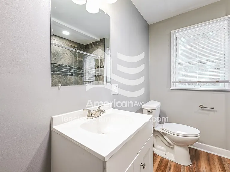 1516437_010_main_bathroom_11.jpg