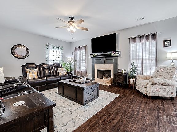 3rd image of 21 Castle Hill Road