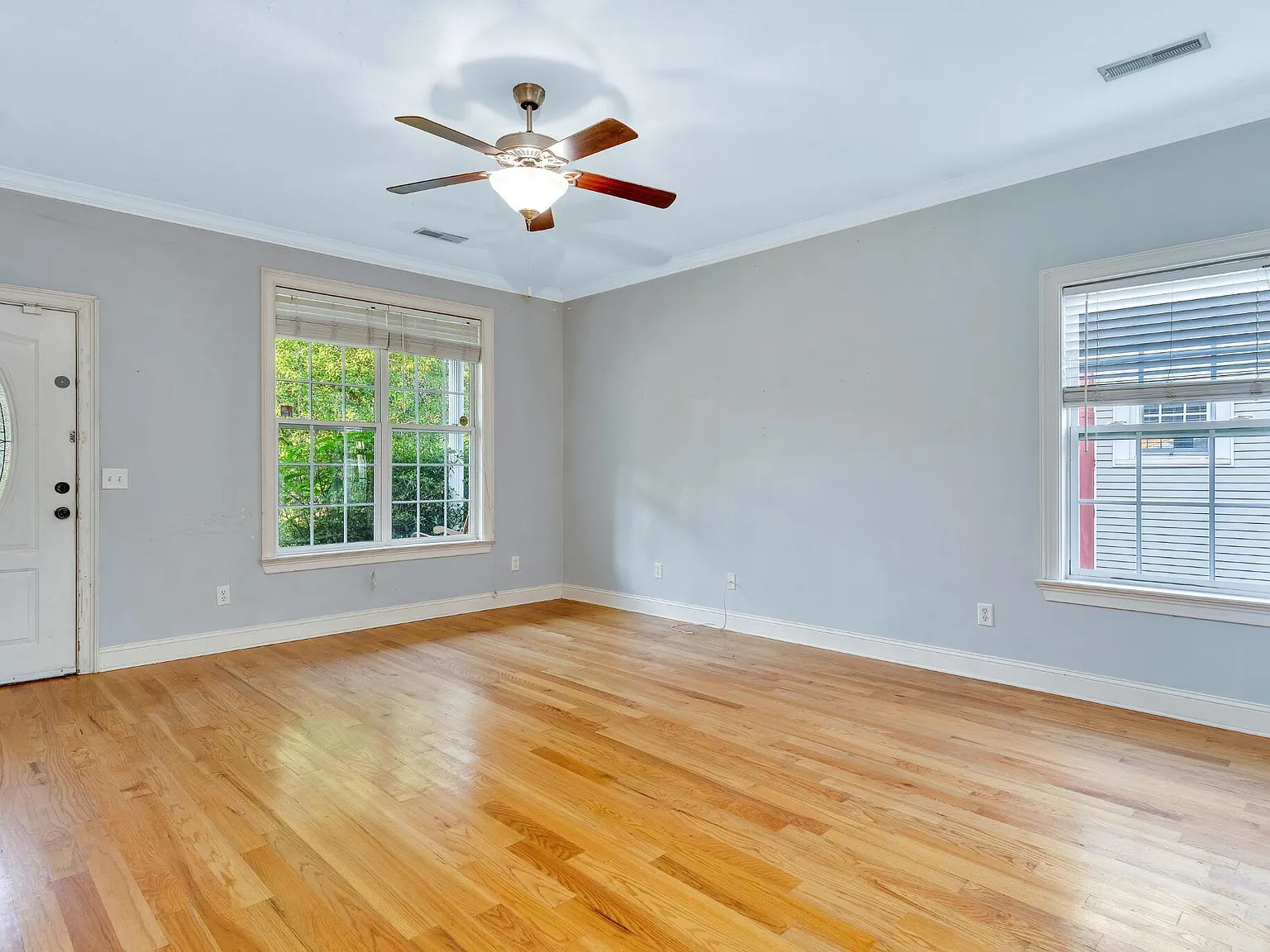 3 bed, 1402 sqft, $1,985 — Photo 3