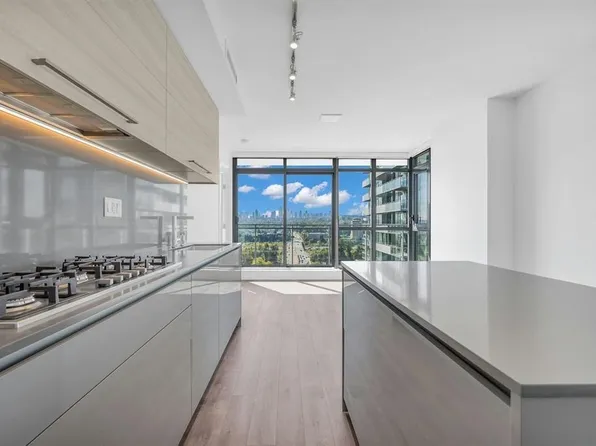 4488 Juneau St #1608, Burnaby, BC V5C 4C4